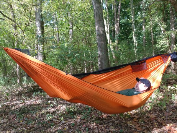 Comfotable Half-Zipped Wide Hammock